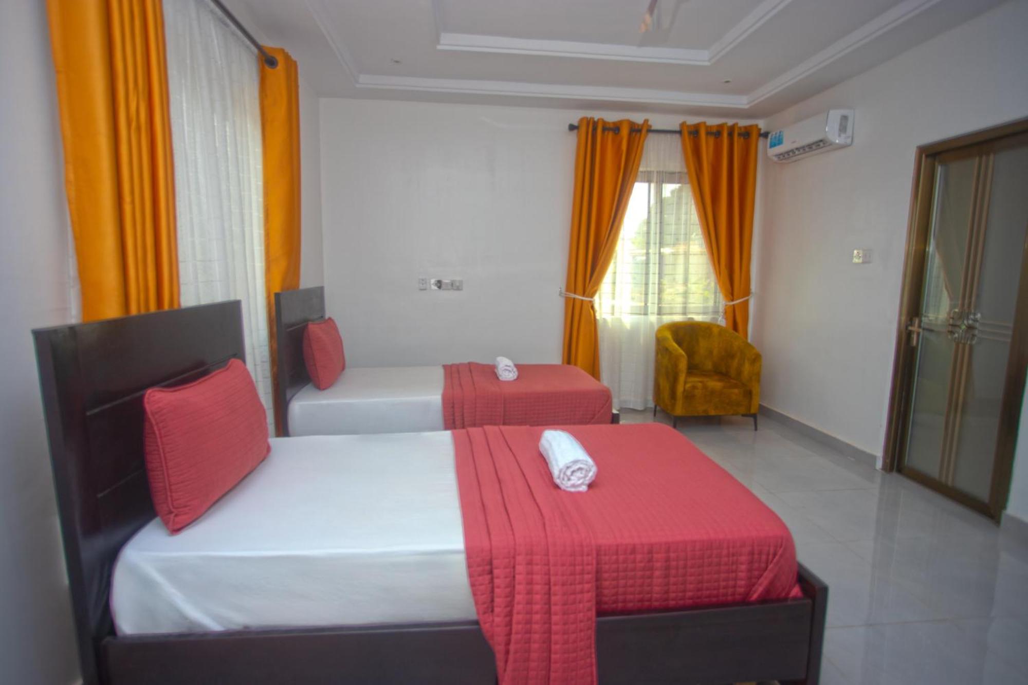Labev Hotel Kumasi Buitenkant foto