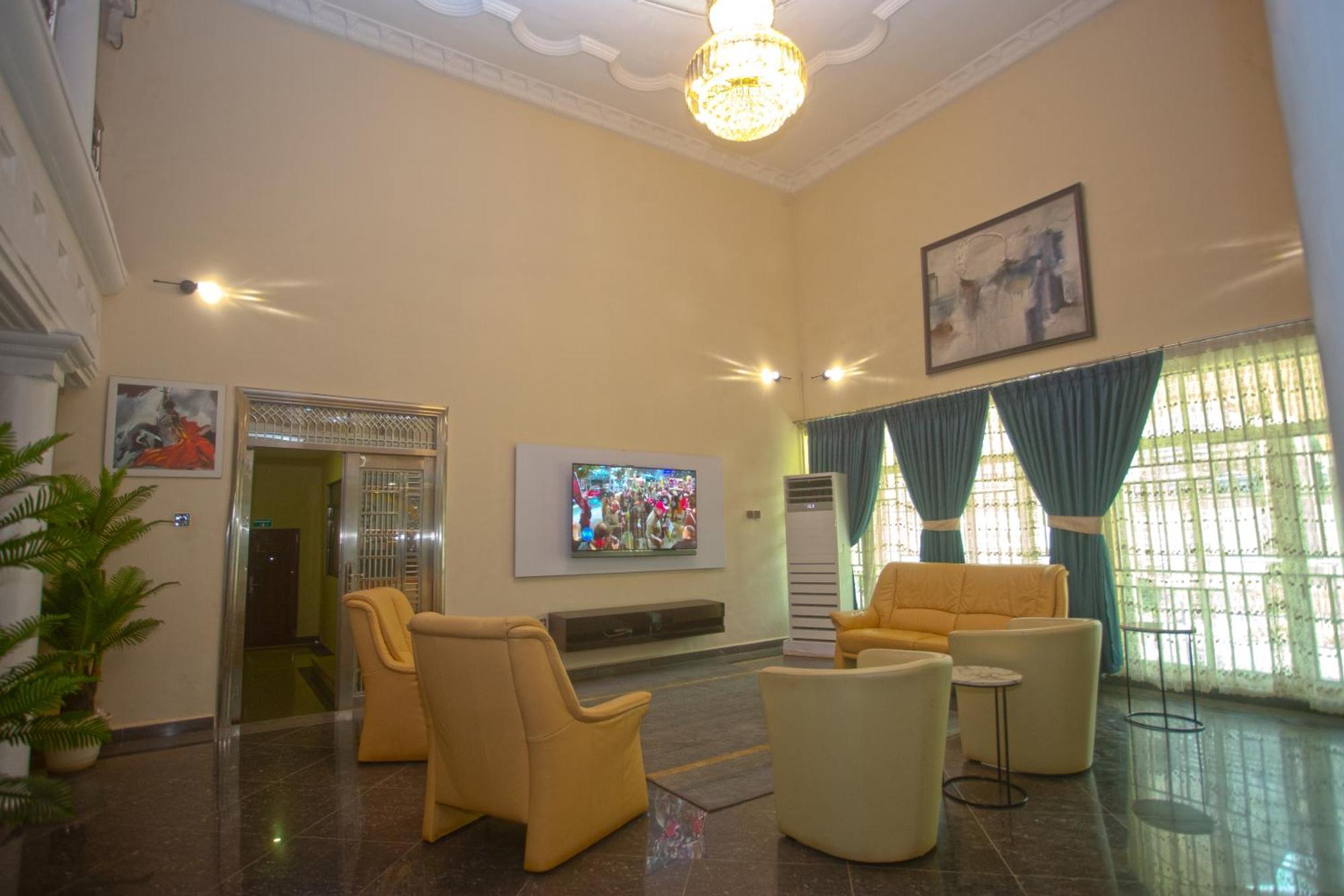 Labev Hotel Kumasi Buitenkant foto