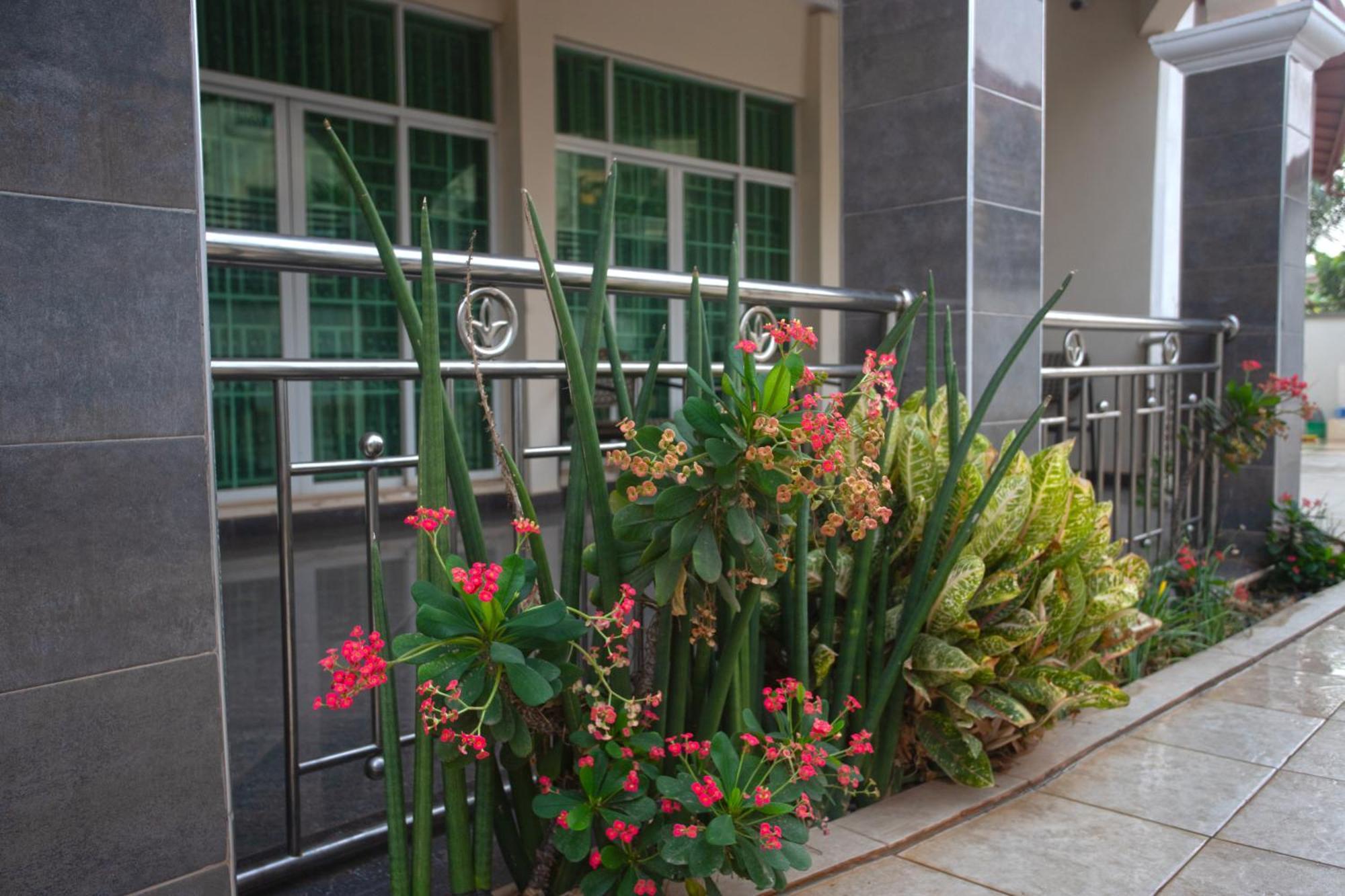 Labev Hotel Kumasi Buitenkant foto