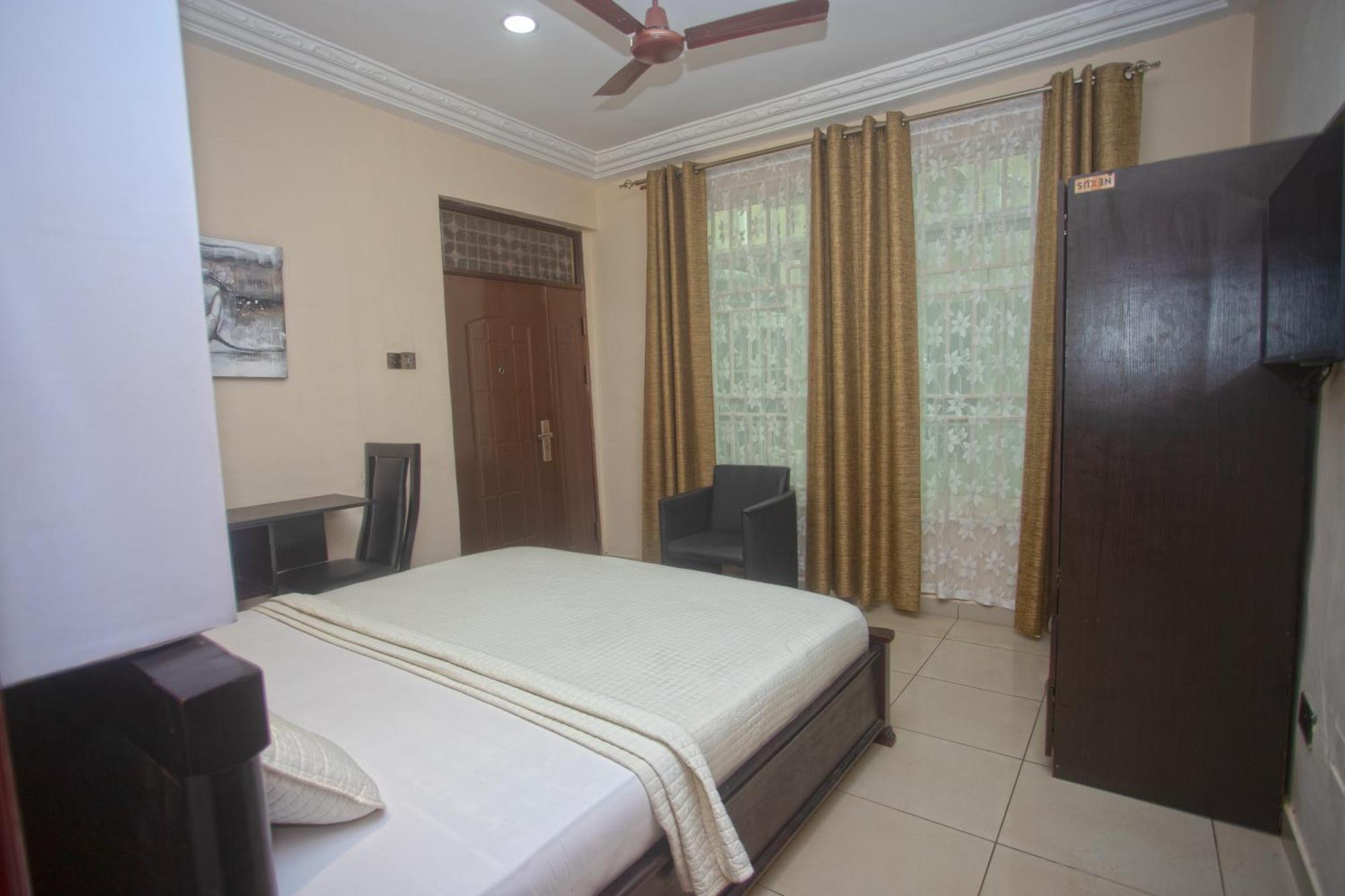 Labev Hotel Kumasi Buitenkant foto