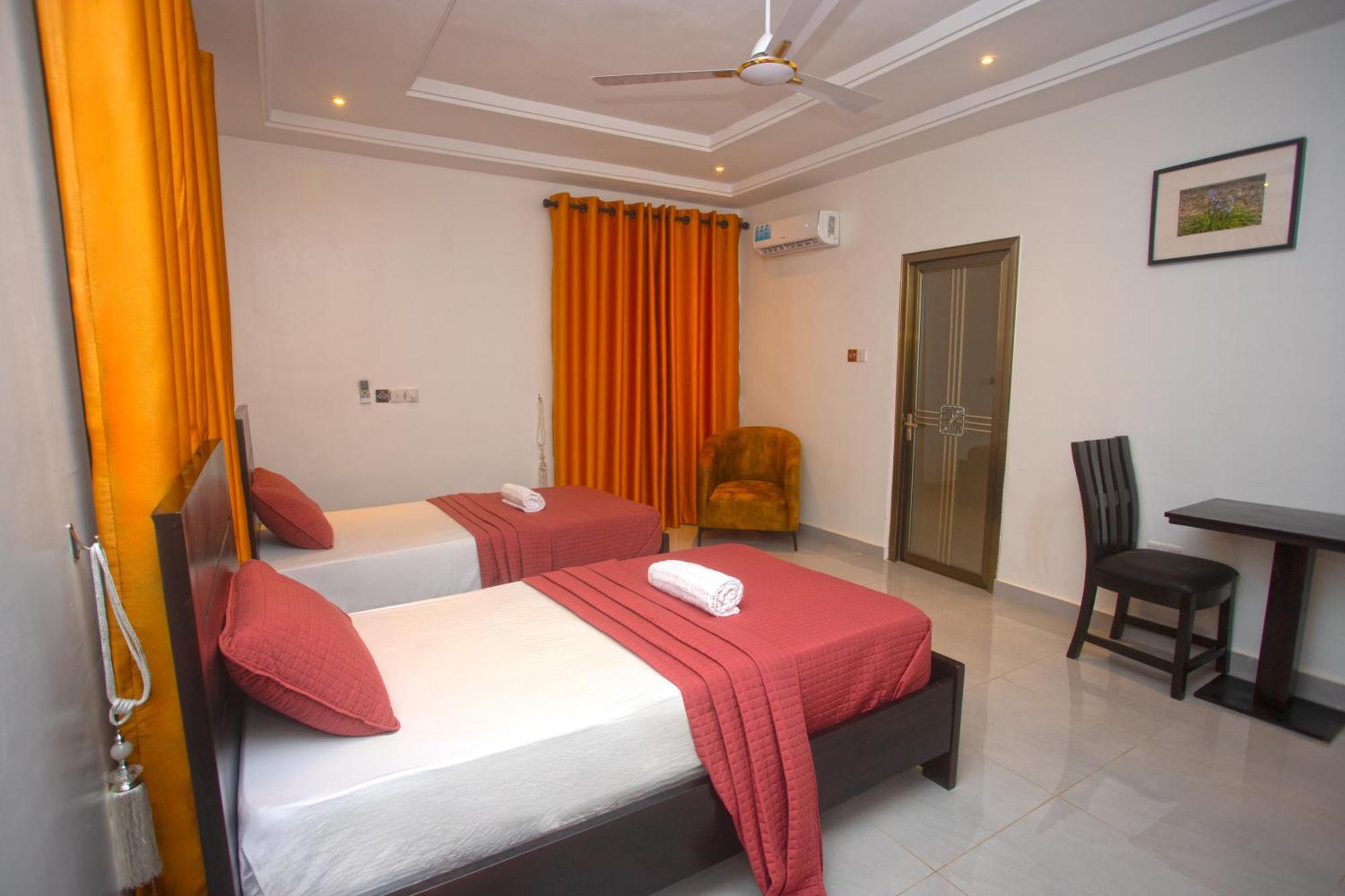 Labev Hotel Kumasi Buitenkant foto