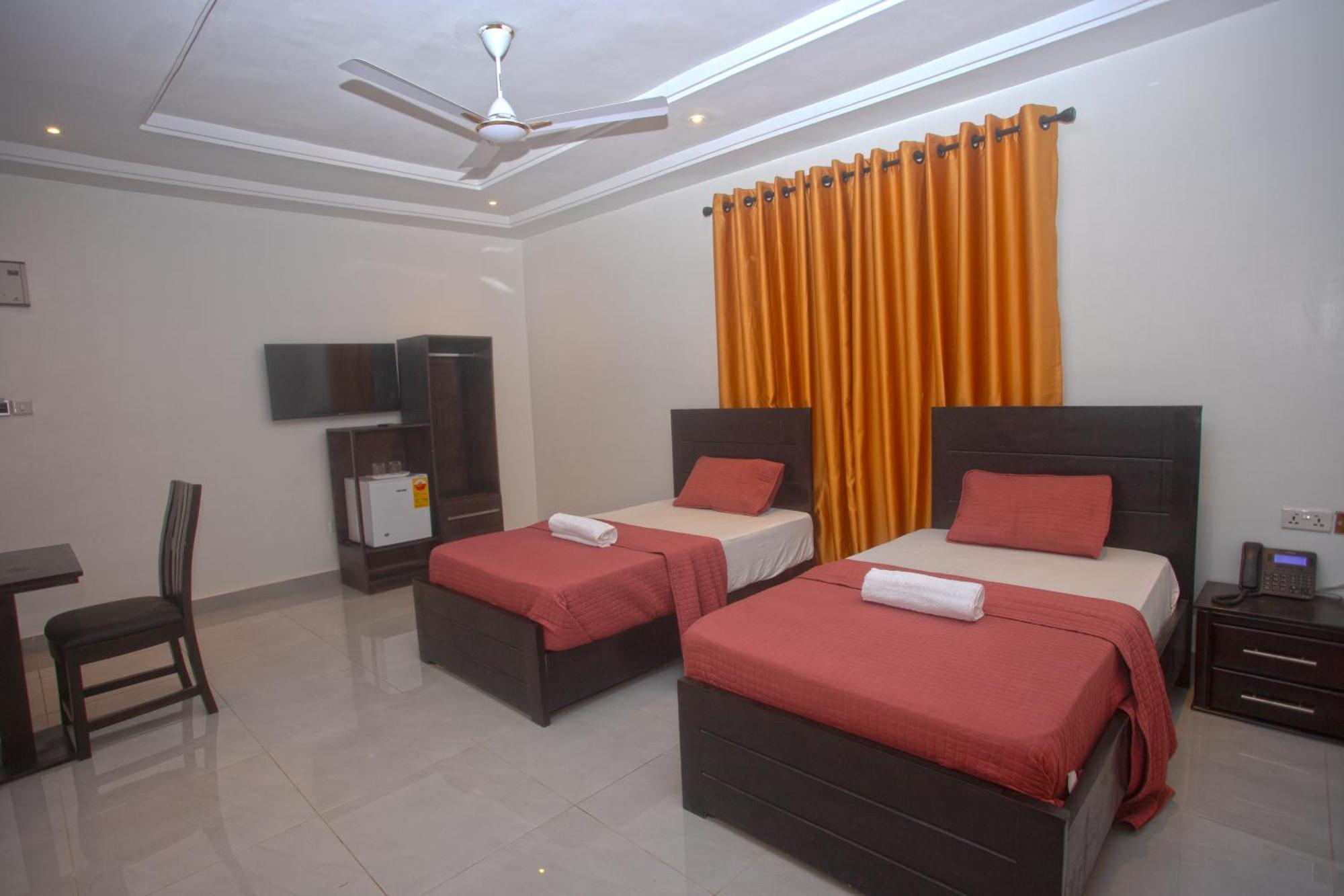 Labev Hotel Kumasi Buitenkant foto