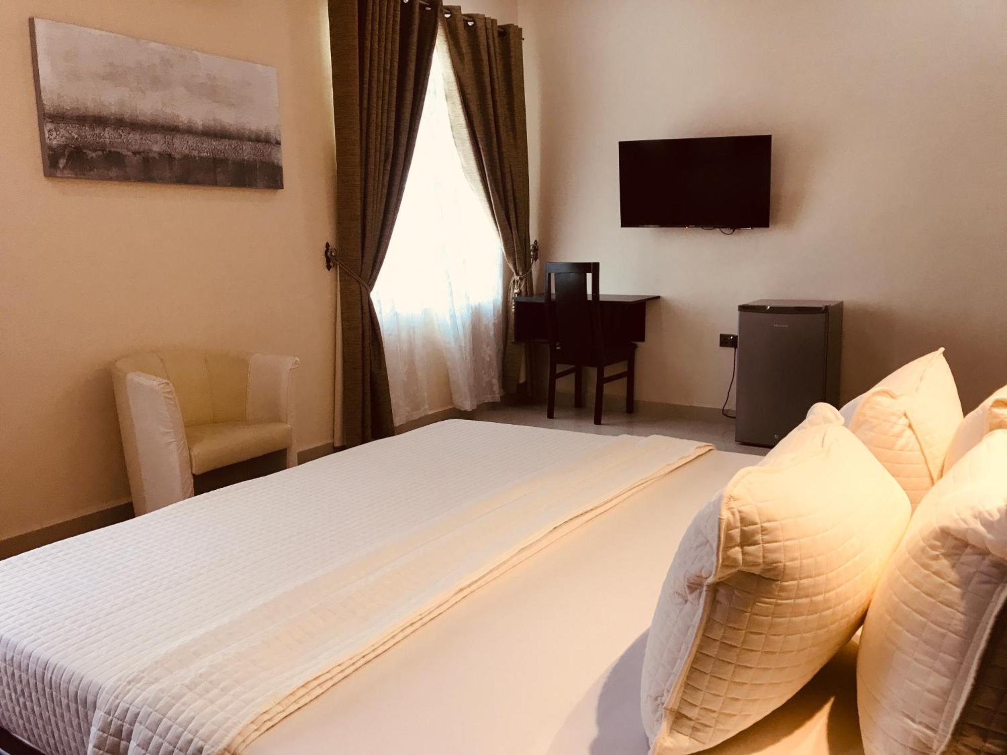Labev Hotel Kumasi Buitenkant foto